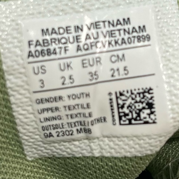 Converse Berries and Bees, 3 - Picture 8 of 8